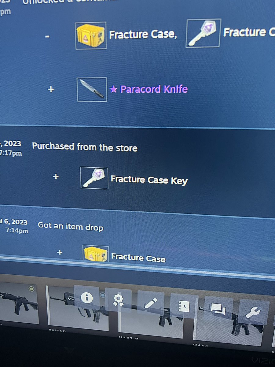 DualMarrow's tweet photo. Played some comp CSGO with my buddy @gubbyboss and got my first case. He got me to open it.

#knife #CSGO https://t.co/E3lynNsynB