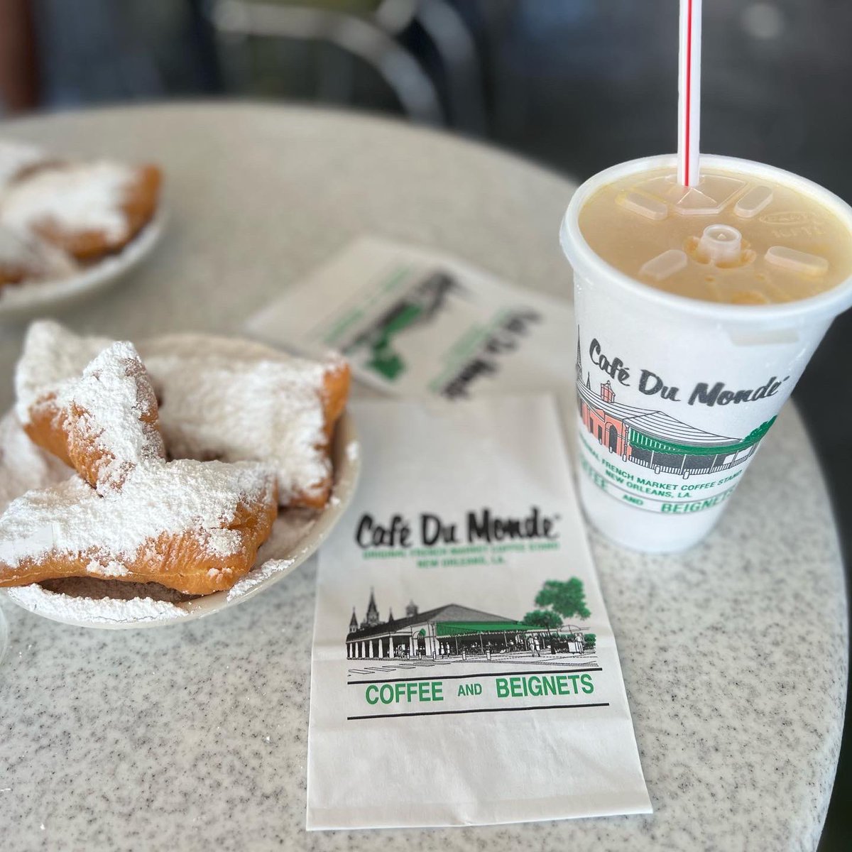 MIENDA_11's tweet photo. Had a great time in #NOLA #July4th2023 - the people and the food were amazing - looking forward to my next visit! #Fireworks #Beignets #FrenchQuarter #FrenchmanStreet #Jazz #LGBT #GaySelfie #Gay #LGBTQ #BucknerMansion #AHSCoven #Gumbo #Crawfish #FoodAndLife https://t.co/OJZbyjdoWS