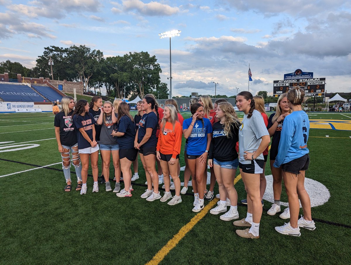 SamAliSports's tweet photo. @FlintCityAFC @IndyEleven Some of the best girls soccer players from the local area were honored at halftime for their success this past season. https://t.co/JkjO9x3tzq