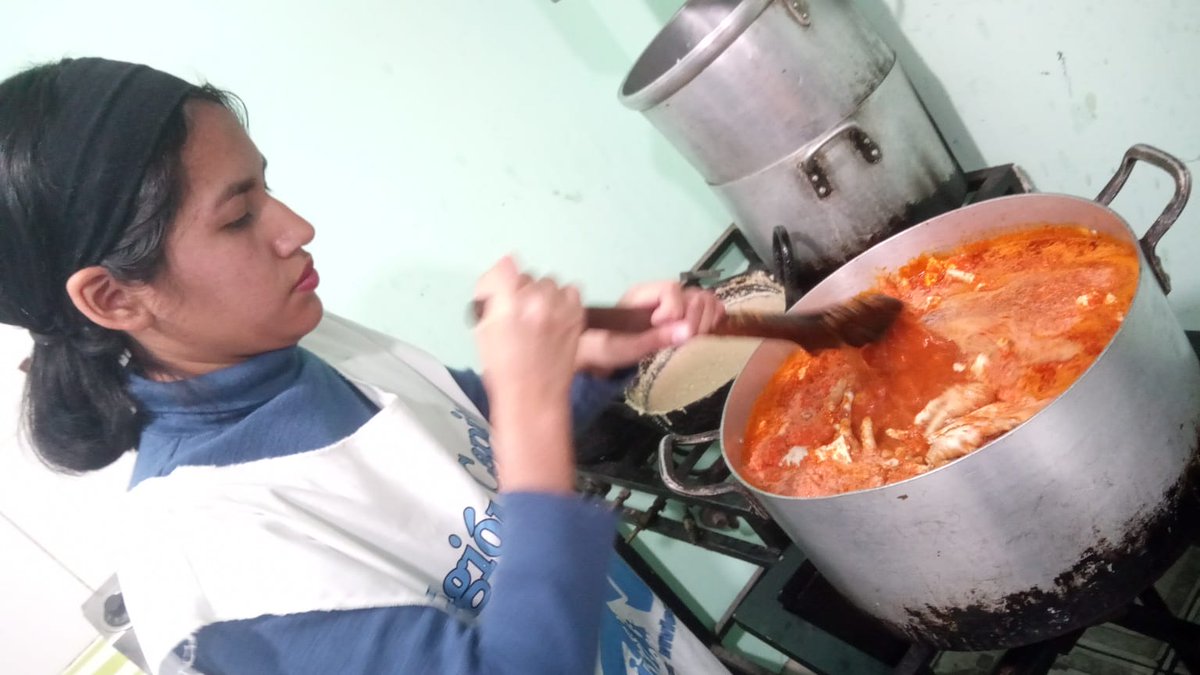 MILESFeTeVeLP's tweet photo. Comedor "El Futuro" 

Hoy en Villa Argüello, Berisso, estuvimos haciendo el almuerzo: guiso de fideos con garritas 👏🏽 y también se brindaron clases de apoyo escolar para los chicos 👩🏽‍🏫

#organizacionpopular 💪🏽 https://t.co/lQZd5anHd4