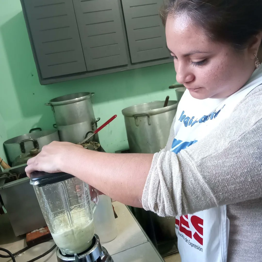 MILESFeTeVeLP's tweet photo. Comedor "El Futuro" 

Hoy en Villa Argüello, Berisso, estuvimos haciendo el almuerzo: guiso de fideos con garritas 👏🏽 y también se brindaron clases de apoyo escolar para los chicos 👩🏽‍🏫

#organizacionpopular 💪🏽 https://t.co/lQZd5anHd4