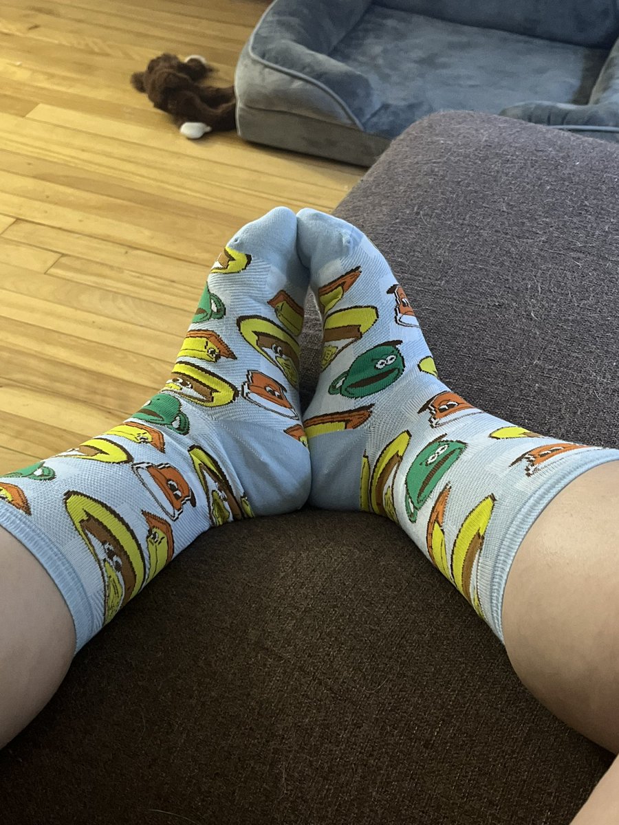 JenyofOldstones's tweet image. Thank you #AwesomeSocksClub! I signed up for a subscription and these are the comfiest gripper slippers ever 🥰💖