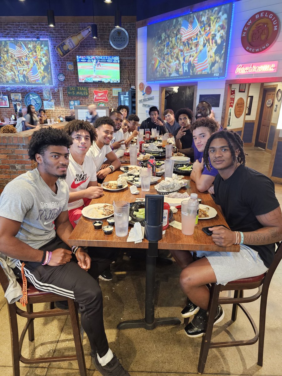Great family dinner with the #ROBBERZ‼️