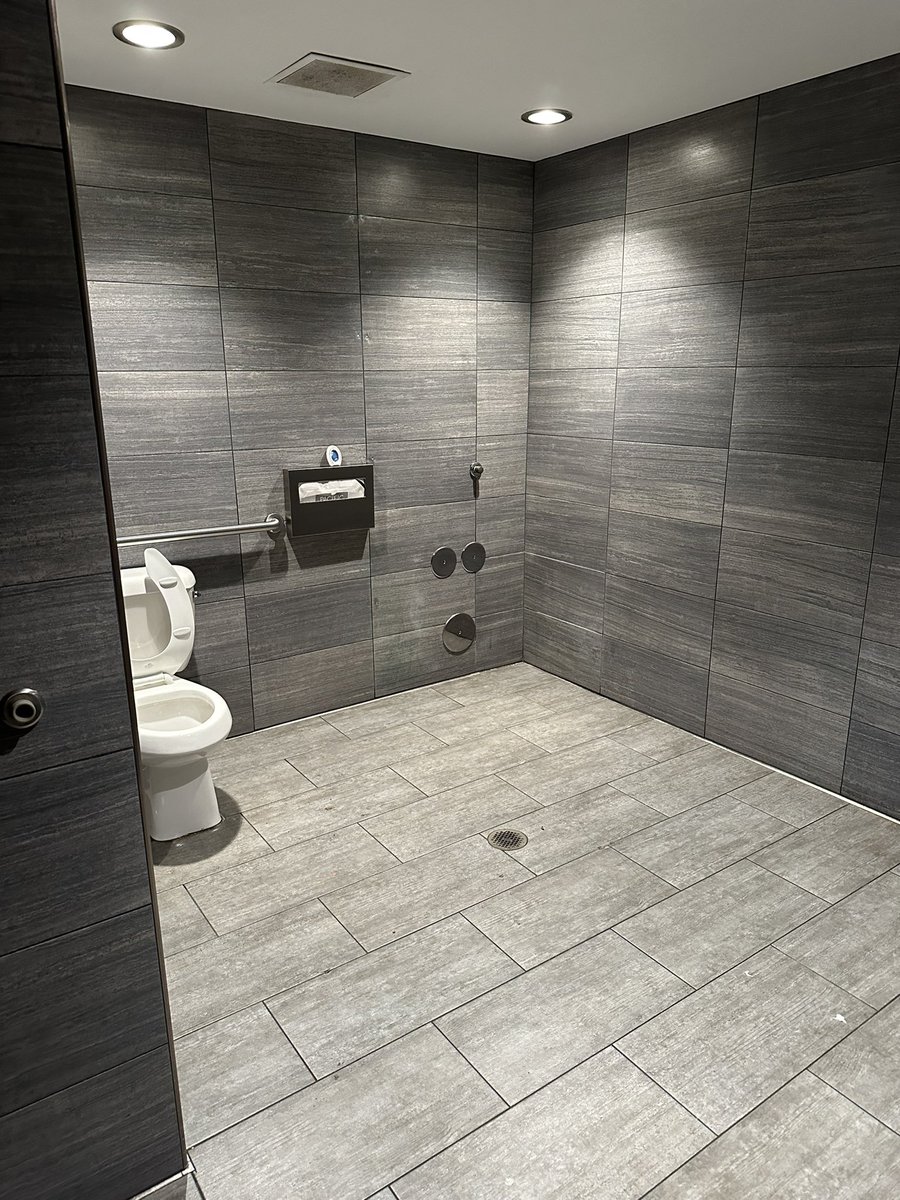 Addison Toilet