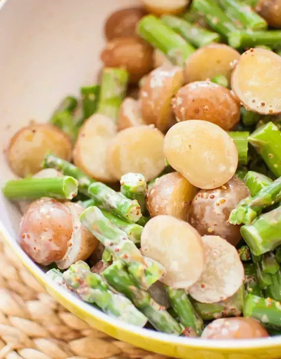 Living_Lou's tweet photo. Enjoy this fantastic potato salad with asparagus and a honey, mayonnaise + mustard dressing.  

RECIPE: https://t.co/TPQNwxqyK6 

#foodie #salad https://t.co/q2qVrVJCFa