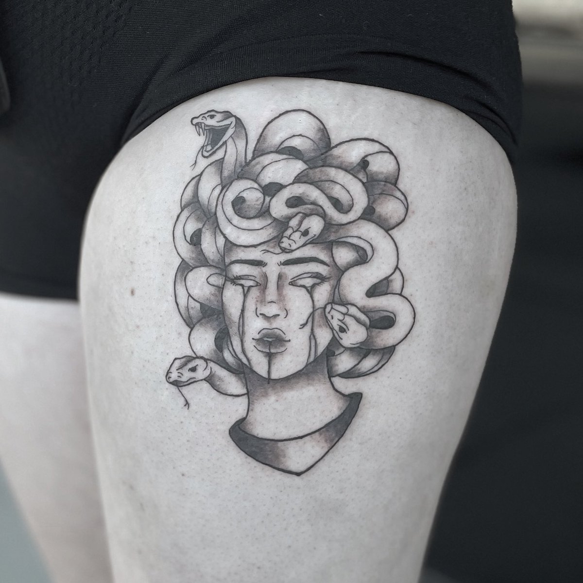rizzoabby's tweet photo. Thighs are hard 🥲 But stoked I got to do a Medusa tattoo!! https://t.co/pY8cIMS5bD