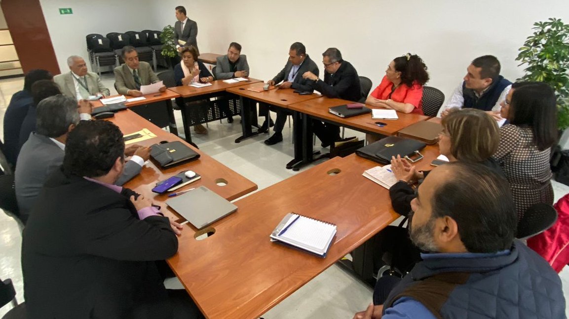Centrofcrl's tweet photo. El #CentroFederalLaboral acompaña la revisión integral del #CCT del Sindicato de Trabajadores Petroleros de la República Mexicana (#STPRM) con @Pemex, a través del servicio gratuito de conciliación colectiva.👷🏾‍♂️✍️🏾🔍 https://t.co/F8SXWsYoYb