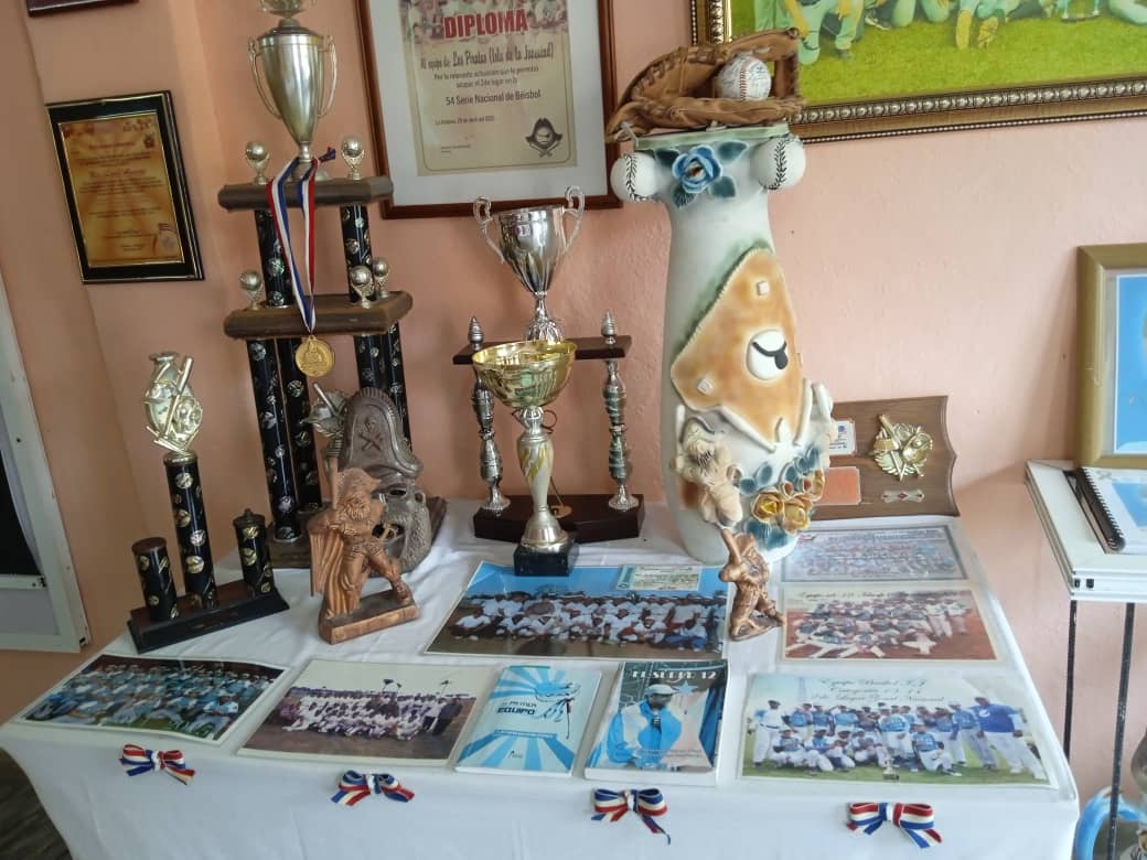 Miriam33049385's tweet photo. Se realizan actividades de verano en la sala del deporte en #IslaDeLaJuventud. 
#SentirPinero 
#Cuba
@RadioCaribeIsla
@BLabaceno 
@elbaporcuba 
@inalviscmazar 
@maripinera1 
@NurisPeaRodrgu3
@NuriaGonzlezDi2
📷Odalis Mompie https://t.co/ycolVnoDXy