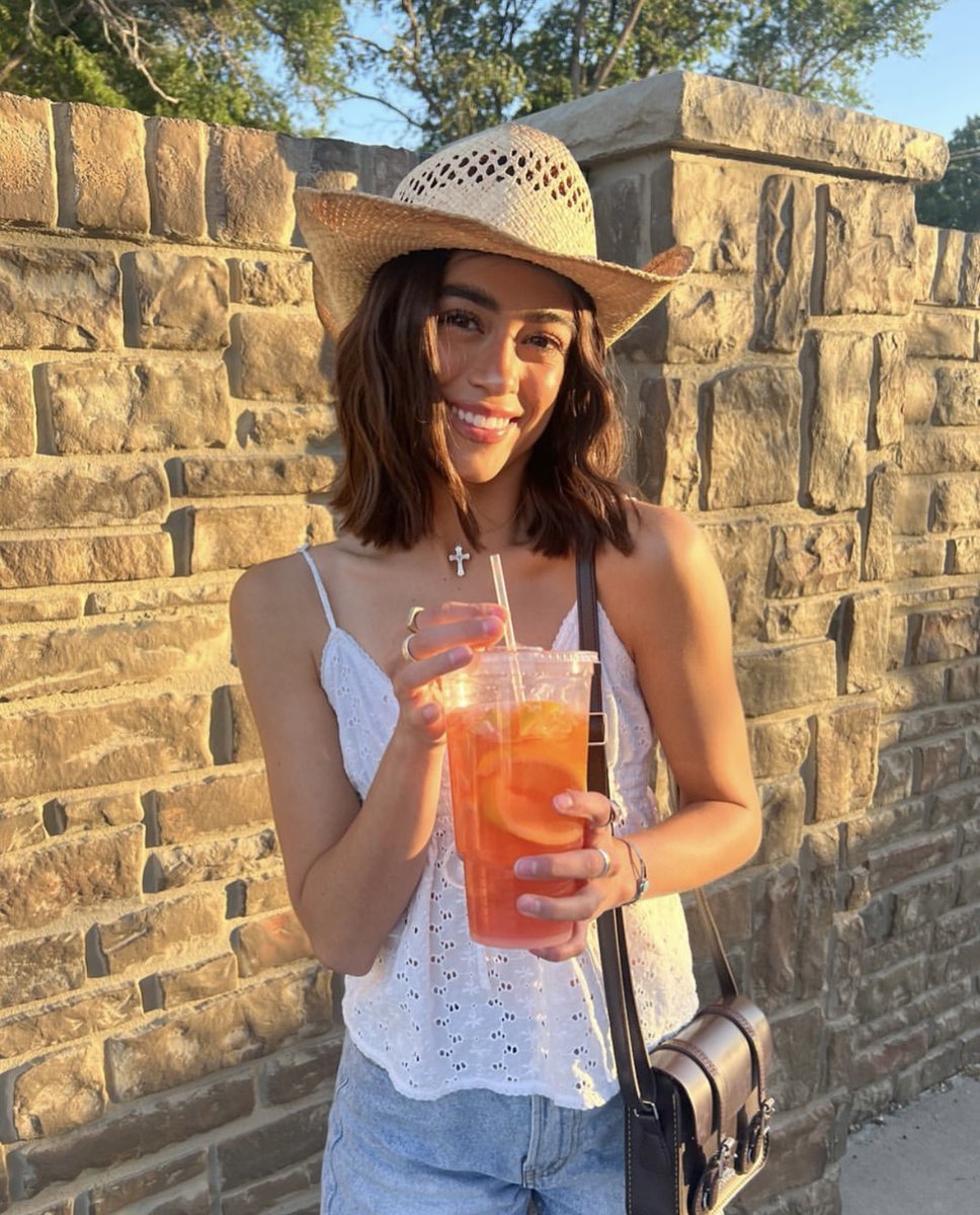 rt if I can be your cowgirl 🤠