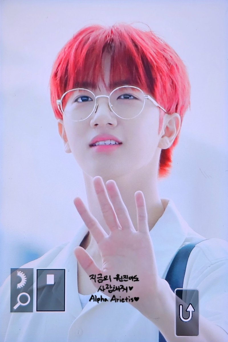 010322com's tweet photo. 𝙥𝙧𝙚𝙫𝙞𝙚𝙬. 230707 인천공항 출국

[속보] 함원진 빨간머리 컴백🍒

#CRAVITY #크래비티
#원진 #WONJIN #함원진 #함랑아원진해 #무대천재병아리🐥 https://t.co/gpAtorwc1E