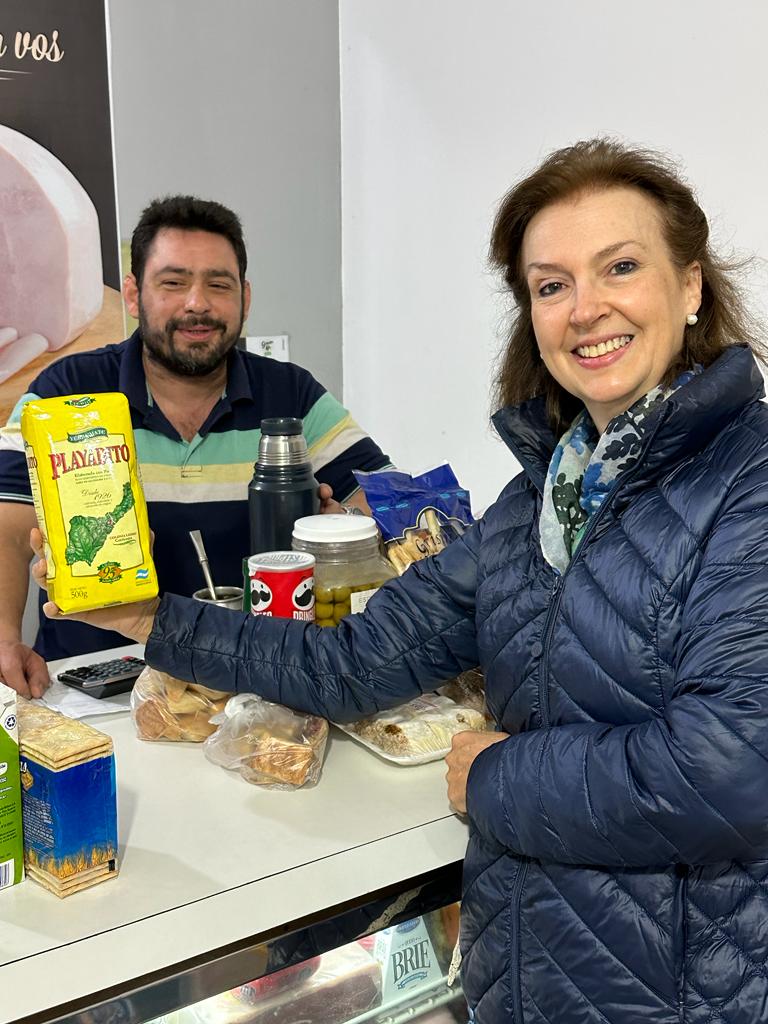 DianaMondino's tweet photo. El Playadito está a $1400, debe haber estado a una luca la última vez que Cafiero se bañó https://t.co/1V6MQnLekc