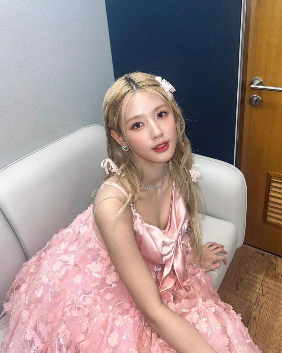 HI34J's tweet photo. *⁠)⁠.⁠｡⁠*⁠♡
   yes ,im princess and i know this👑🩷 https://t.co/LcYey7EjDy