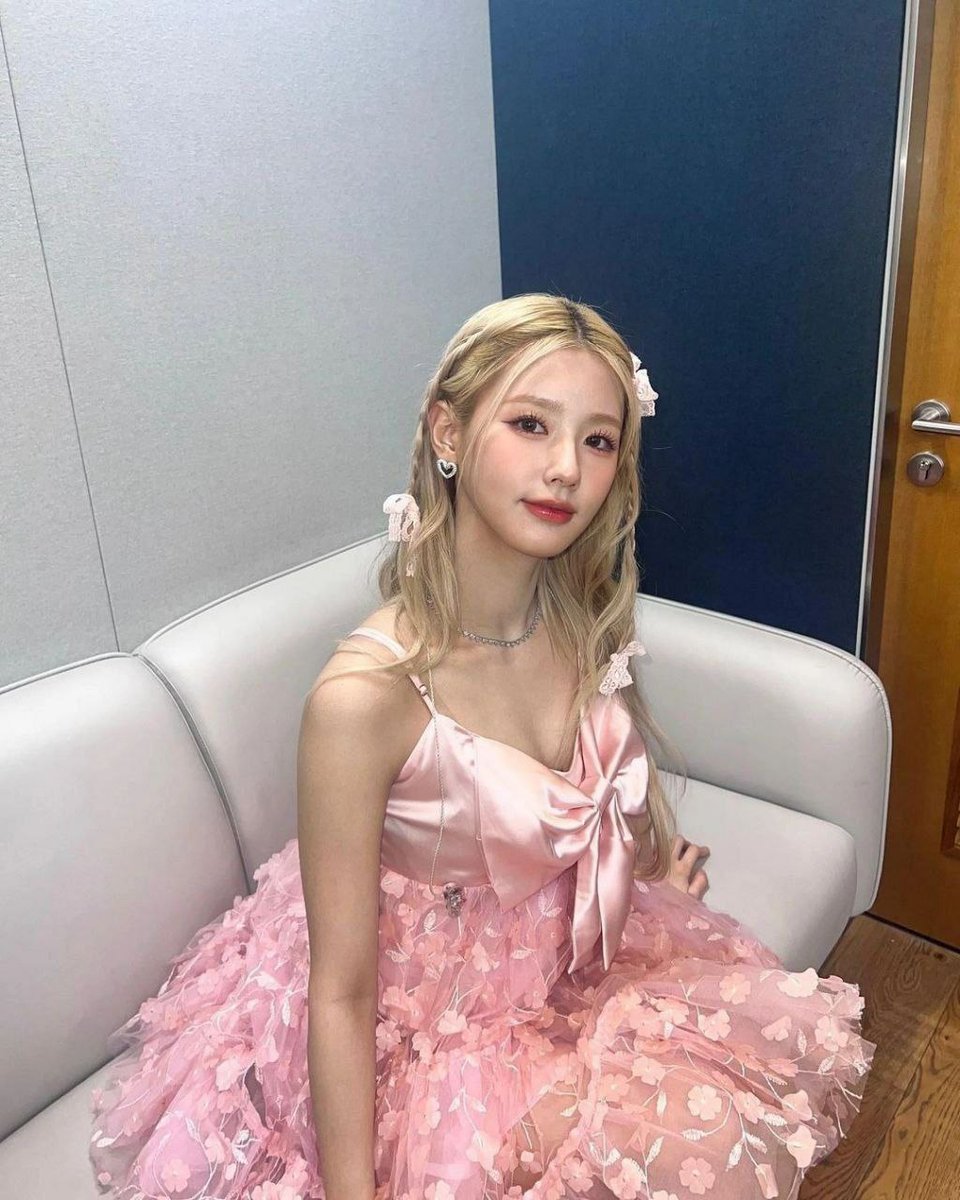 HI34J's tweet photo. *⁠)⁠.⁠｡⁠*⁠♡
   yes ,im princess and i know this👑🩷 https://t.co/LcYey7EjDy
