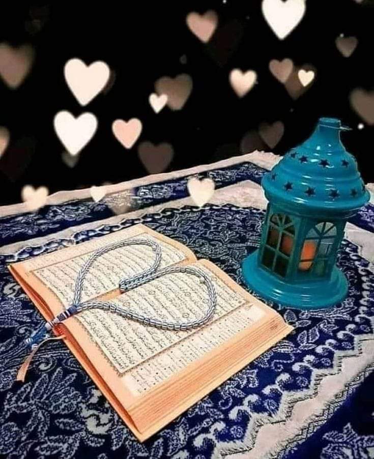 Hafezsays's tweet photo. السلام علیکم ورحمة اللہ وبرکاتہ 
آج سب دنوں کا سردار دن جمعہ ہے ۔جسکی احادیث میں بہت سی فضیلتیں بیان ہوٸی ہیں لیکن کچھ کام بہت ضروری ہیں اس دن کے کرنے کے جن میں دیگر مسنون اعمال کے ساتھ  سورہ الکھف کی تلاوت اور درود پاک ﷺکی کثرت اور قبولیت وقت میں دعا ہے  So أس گولڈن پیریڈ کو ضاٸع ہونے سے بچاٸیں 
اللھم صل علی محمد وعلی آل محمد ﷺ❣️