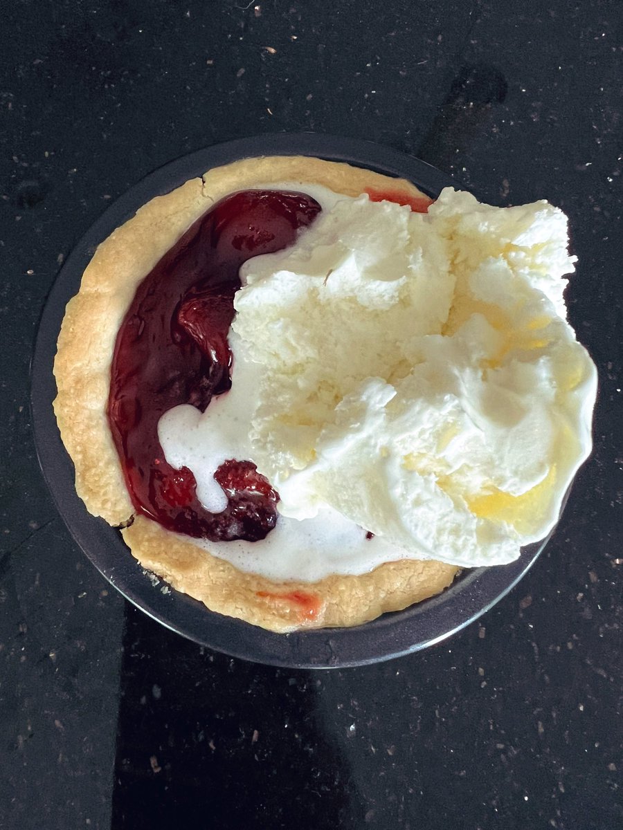 We made strawberry pies 🍓🥧

I’m obsessed with my air fryer… totally. obsessed. Errryday. 👩🏻‍🍳 

Who knew I would like to cook again?! 
The last time I enjoyed cooking/baking was in 1992 during Home Ec class, when I was in grade 7 😂