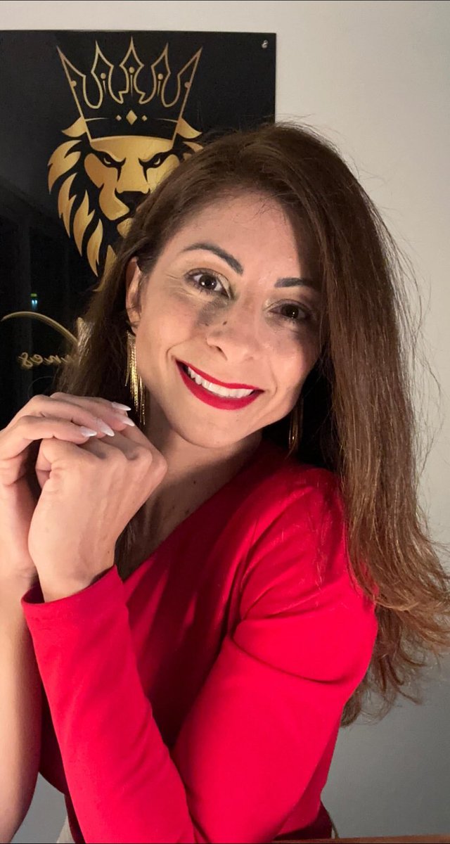 As a content creator and online course creator, I am starting a new phase on my profile today. I will always be bringing solutions and services that help you get more sales, more clients, in a simple and uncomplicated way. I hope you will continue to follow me on this new journey