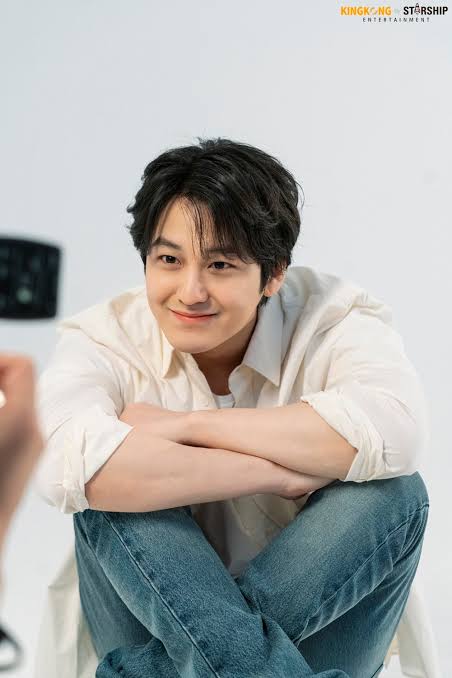 Happy 34th birthday, Kim Bum.   -- ----  
