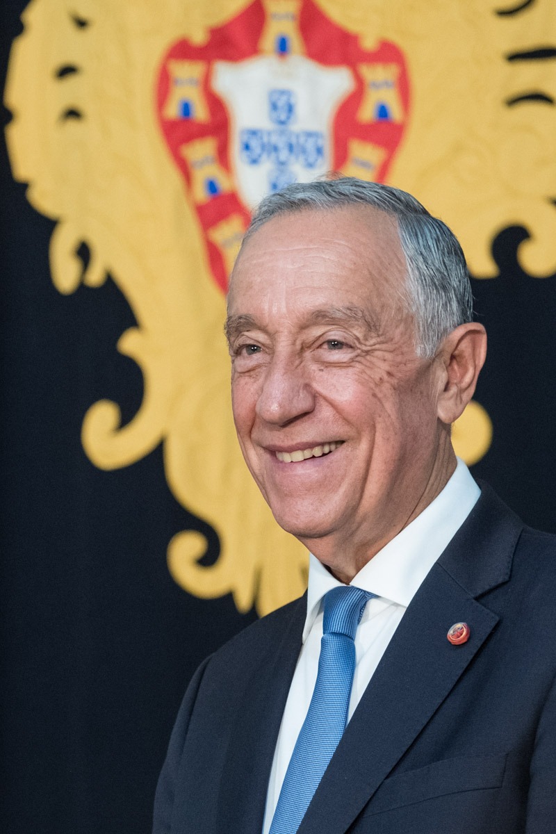 Desde #Cuba enviamos nuestros mejores deseos de salud y bienestar al presidente de la República Portuguesa, Marcelo Rebelo de Sousa, tras el episodio de indisposición ayer en universidad de la Costa de Caparica.