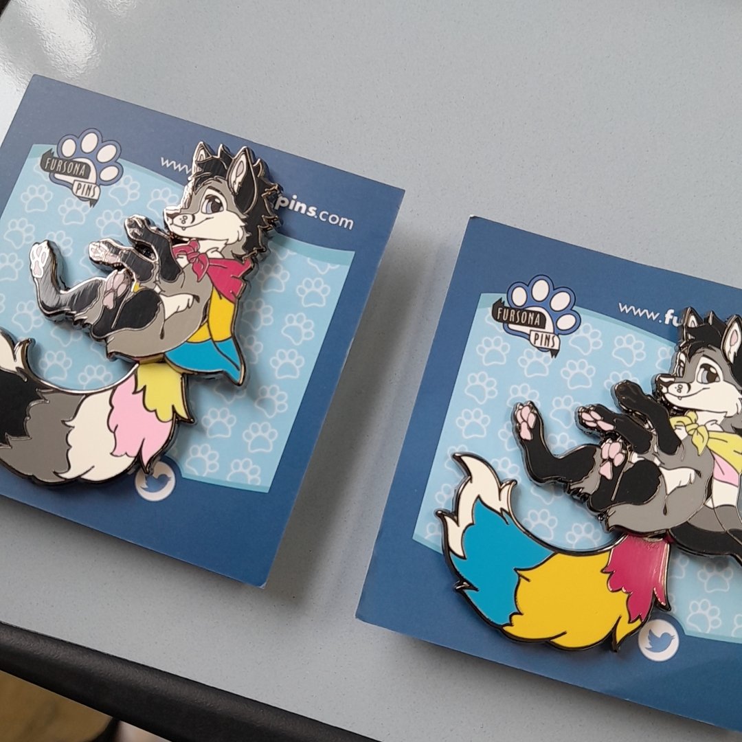sleepylumby's tweet photo. These babies.
The magnets are weaker than I actually thought but it's just bv they got big fluffy tails and it's fine cuz they have... four backers. https://t.co/TOqnrXCbNy