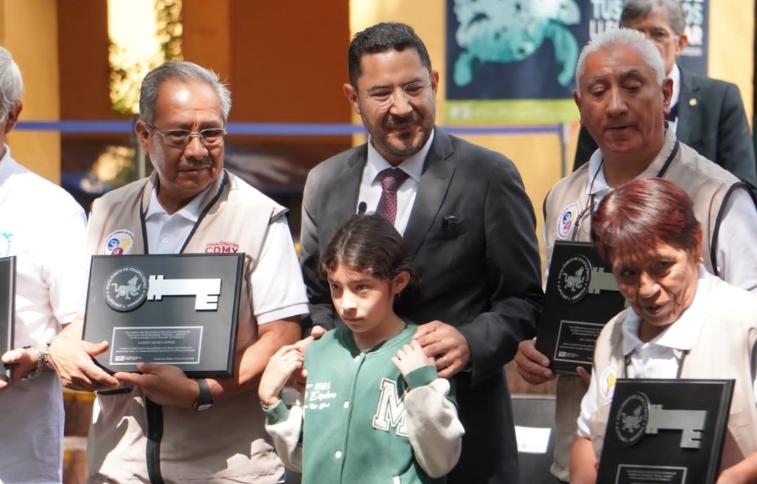 DanielaCordAre's tweet image. Asistí a la celebración de los #100AñosZoológicoChapultepec #100AñosHaciendoHistoria
Mi abuelo organizaba excursiones al zoológico,mis papás me llevaron y ahora yo llevo a mis hijitos; visitar el #ZoologicoDeChapultepec es entrar a un pedacito del alma de nuestra #CiudadDeMéxico