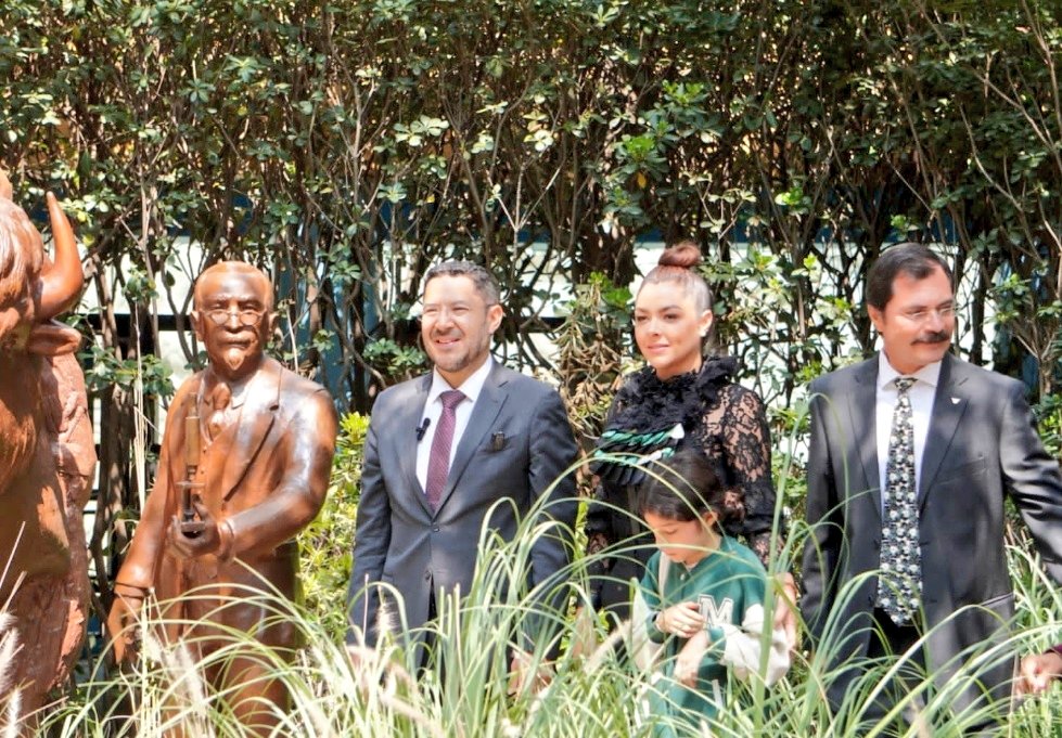 DanielaCordAre's tweet image. Asistí a la celebración de los #100AñosZoológicoChapultepec #100AñosHaciendoHistoria
Mi abuelo organizaba excursiones al zoológico,mis papás me llevaron y ahora yo llevo a mis hijitos; visitar el #ZoologicoDeChapultepec es entrar a un pedacito del alma de nuestra #CiudadDeMéxico