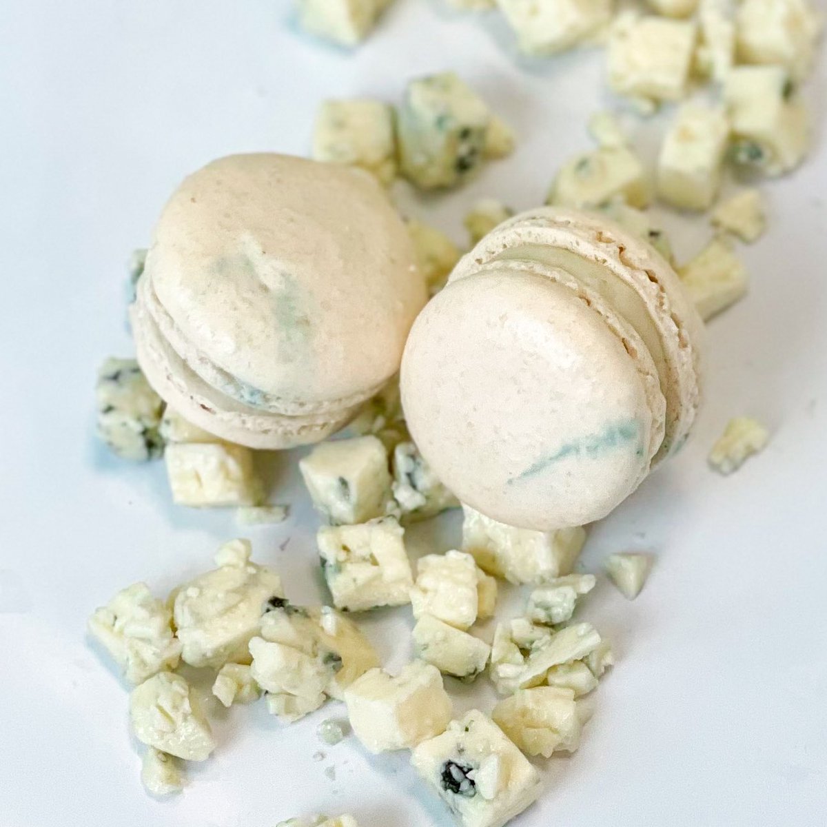Yep, I made macarons with the world famous Oregon Creamery blue cheese. And they are goooooood.