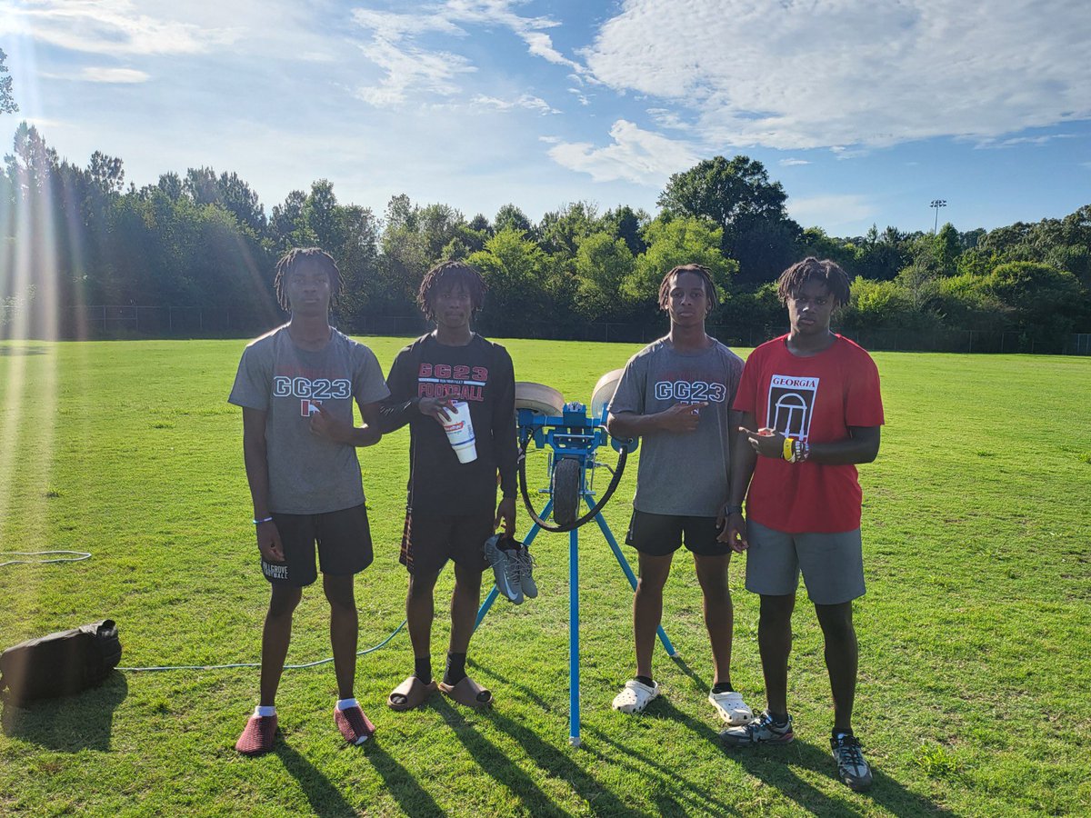 _raymondboyd's tweet photo. dead week? @Xavier_K1ng @jackieJYO @ValdryJeremiah @Justin_DeShon @CoachDeWeese @GroveRecruits @RecruitGeorgia https://t.co/ip3K79UAZc