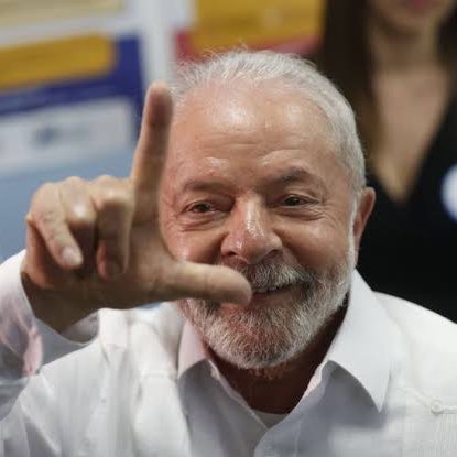 choquei's tweet photo. 🚨URGENTE: Em vitória para o governo Lula, Câmara dos Deputados aprova a Reforma Tributária. Com isso, o PIB do Brasil deve crescer 2,39%; os preços dos alimentos - gasolina - etanol - gás de cozinha devem cair ainda mais e os milionários vão pagar mais impostos. https://t.co/M6H1RAFIr4