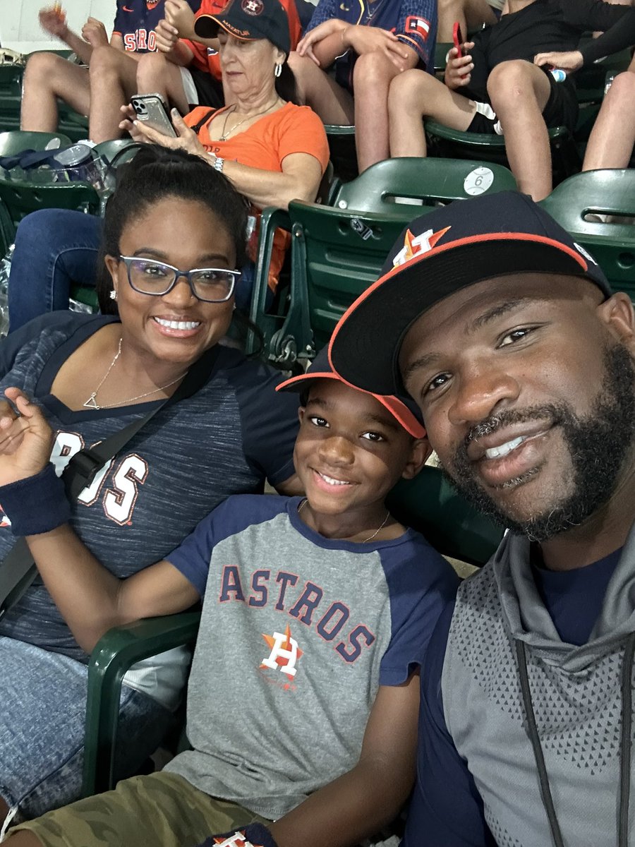 rashadbobino44's tweet photo. Nothing like being at the ballpark with the Fam!! #astrosfamily!!🧡🤍💙 💪🏾💪🏾🤘🏾🤘🏾 https://t.co/ECIZyzZ2os