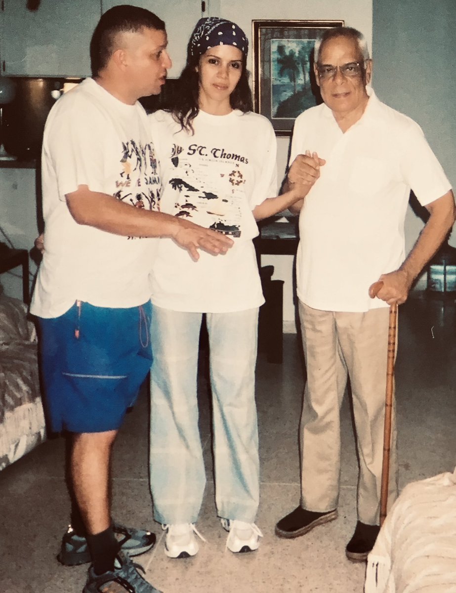 #tbt recordando nuestra visita con <a href="/veronicavanegas/">Verónica Vanegas</a> al maestro #JoeQuijano en #IslaVerde #PuertoRico Le acompañé de 1997 hasta 2015 con mi flauta y organicé a su petición el #ConjuntoCachana de #Colombia youtu.be/uphHKaxM-gw