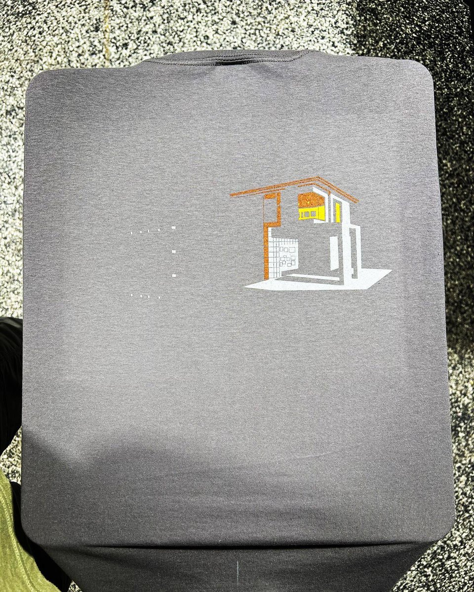 HoldwayCustoms's tweet photo. What’s on the press today…. Pretty killer 5 color job, thanks @ando34 @holdwaycustoms #holdwaycustoms #screenprinting #screenprint https://t.co/yxSDCcRB0n