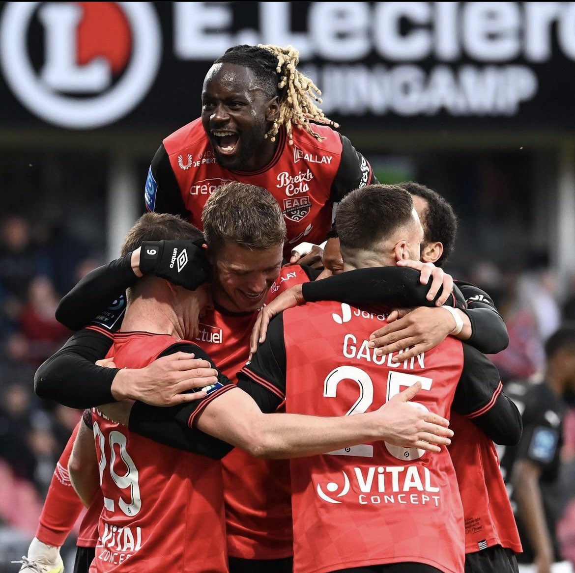 Merci <a href="/EAGuingamp/">En Avant Guingamp</a> 
KENAVO‼️❤️🖤