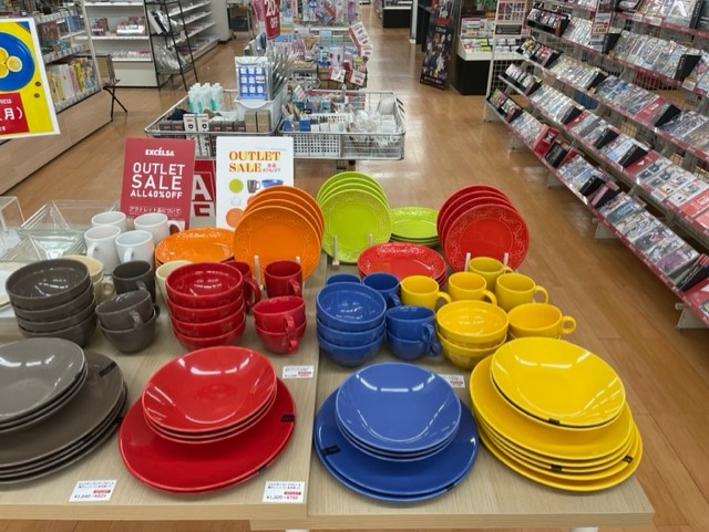 TSUTAYA90445869's tweet image. #TSUTAYA 十和田元町店では #7月17日（月・祝）まで【#EXCELSA（#エクスチェルサ）】#アウトレット セールを開催しております。#イタリア 国内で愛されている #食器 ブランドです。アウトレット品ですので多少の傷などありますが普通に使用できます。ぜひ一度手に取ってご覧くださいませ。
#海の日