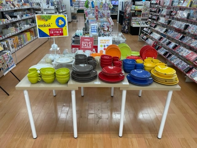 TSUTAYA90445869's tweet image. #TSUTAYA 十和田元町店では #7月17日（月・祝）まで【#EXCELSA（#エクスチェルサ）】#アウトレット セールを開催しております。#イタリア 国内で愛されている #食器 ブランドです。アウトレット品ですので多少の傷などありますが普通に使用できます。ぜひ一度手に取ってご覧くださいませ。
#海の日