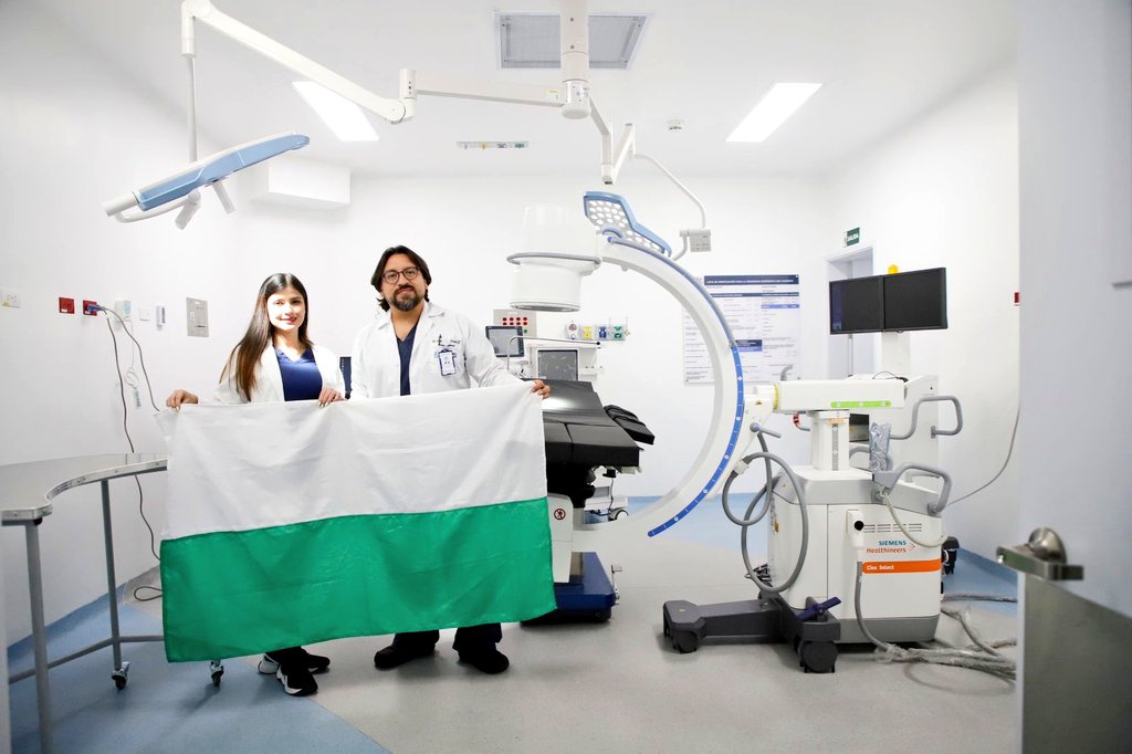 GobAntioquia's tweet photo. ¡La salud de todos los antioqueños es nuestro gran compromiso! 🤝

✅ Compartimos con ALEGRÍA la puesta en funcionamiento de los nuevos quirófanos y una nueva central de esterilización en el @HospitalMFS. 

En Antioquia, trabajamos #UNIDOSPorLaVida💚. https://t.co/hbIZ0XuKVg