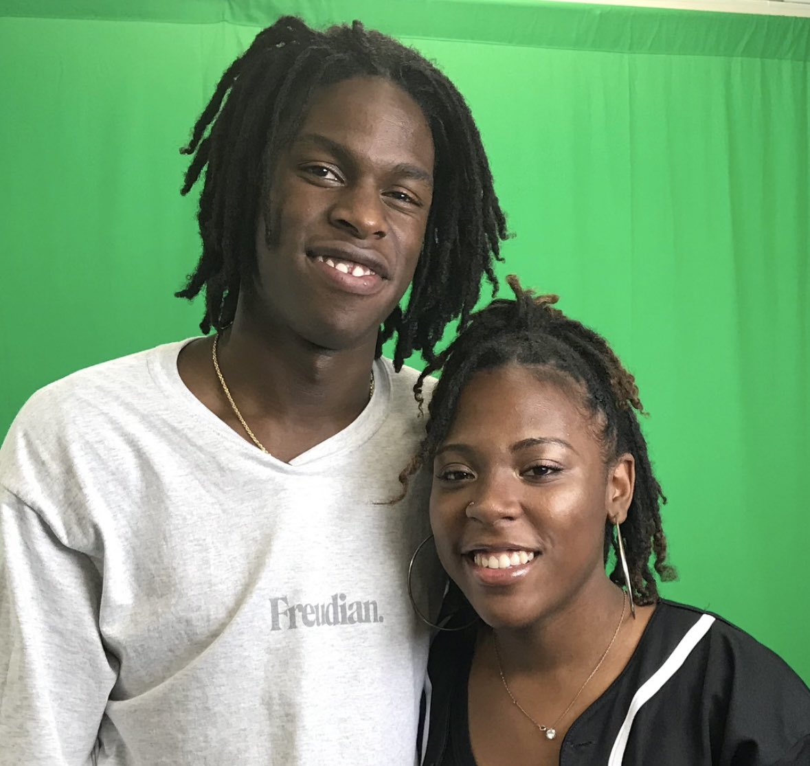 Siethesource's tweet photo. @alaysiasierra &amp; @YanSnead continually inspire me 🥹✨ it’s crazy how our steps are ordered before even knowing it. Not where I wanna be YET, but I too got my foot in thru college radio &amp; late night R&amp;B shows 🤧😍 pioneering woman in radio into music curation truly is a blessing! https://t.co/VSu2T1AH4h
