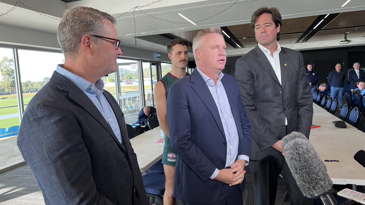 OFFICIAL: Grant O’Brien is the inaugural Chair of Tasmania’s @AFL team. AFL CEO Gillon McLachlan and CEO Elect Andrew Dillon are also on the north-west coast for today’s announcement. We’ll have the latest from Penguin in @WINNews_Tas at 5.30pm.