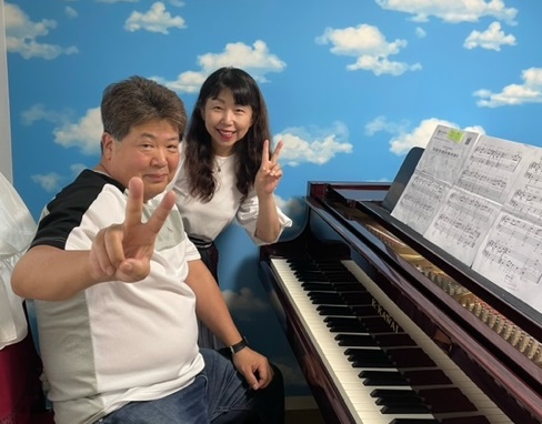 シニア、大人の生徒さんも、ピアノ大好き！
最初に比べて、思った通りの指が動くようになってきました！と語る生徒さん♫
　
#枚方大人ピアノ　#枚方市シニアピアノ #枚方