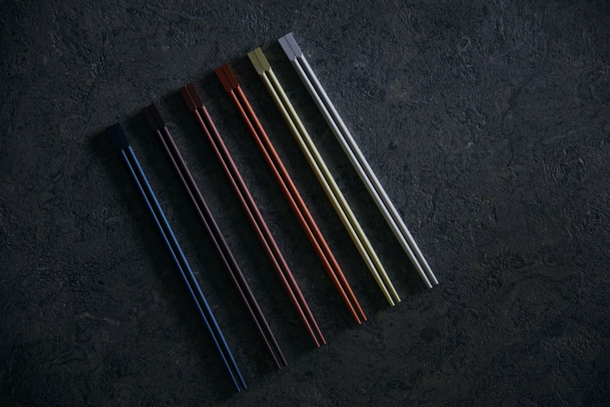 RDesigncenter's tweet photo. すみだモダン フラッグシップ商品開発で石井精工様と開発したサステナブルな割りばしMITATEです。消耗していくものを金属に置き換えて、何かに『見立てる』ブランド展開ができたらと考えました。
#デザイン #共創 #金属加工 #ブランディング
#MITATE #サステナブル #割りばし
https://t.co/pDxdja3zgq https://t.co/btYvARY6dL