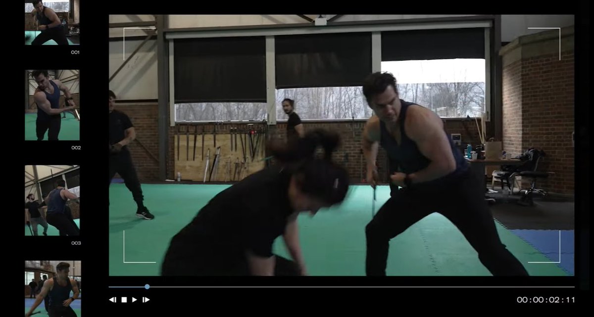 centralcavill's tweet photo. esperando a @NetflixBrasil liberar esse vídeo do Henry Cavill treinando a luta, só pra gente entender melhor como funciona, sabe..? https://t.co/V9MfMsHmWn