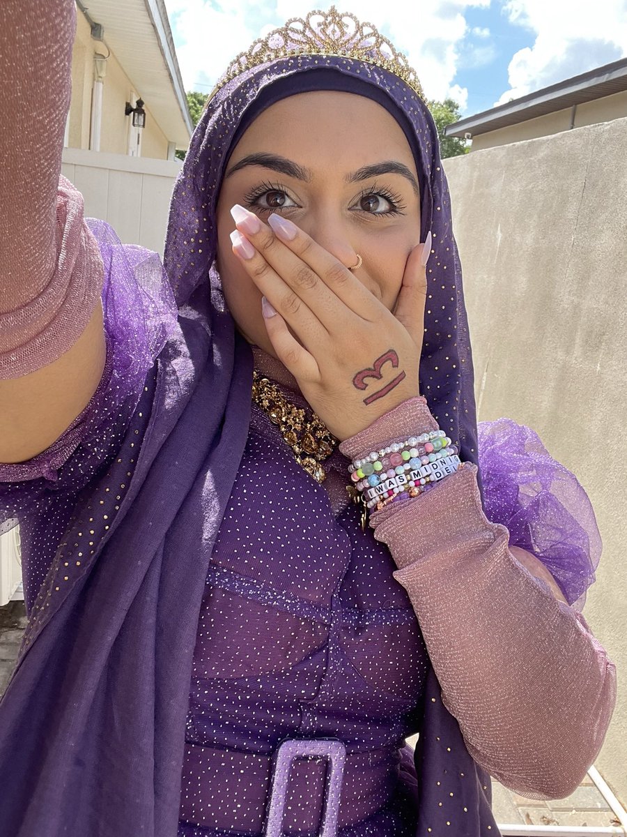 lovespiral143's tweet photo. @taylornation13 Purple nails, purple everything 💜 #SpeakNowTaylorsVersion https://t.co/YnIZnoqtfo