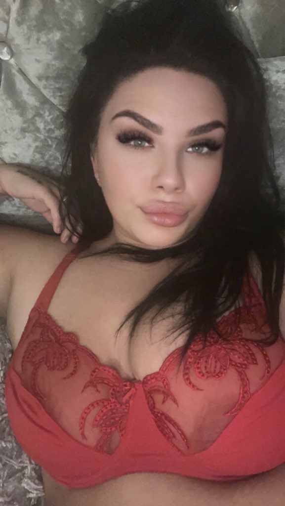 MistressMilx's tweet photo. ✨ LATE NIGHT FLASH RT GAME ✨ 

£1/£1/£1 💸

Two comments per person ✍🏽

15 minutes ⏳ 

Let's rinse this late night gooner! 🫰🏽💸

rtpig rtgame findom promopig https://t.co/ij7ZWkbGAX