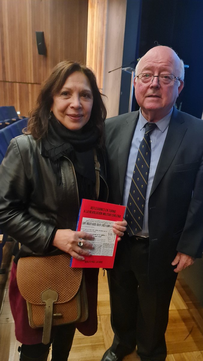 Aquí un ayuda memoria del escritor y abogado Adolfo Pául Latorre sobre las razones del 11 de sept. 1973.
Importante para aquellos que imponen de forma brutalmente totalitaria, una sola mirada sesgada y victimizante del lo sucedido.