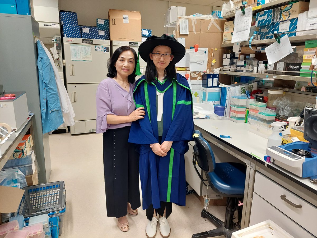 JLLab1's tweet photo. Congratulations Dr Chen Ying! 🎓
We'd would like to extend our upmost congratulations to Chen Ying who has successfully completed her PhD graduation. Dr Chen Ying, your dedication, perseverance and unwavering commitment to knowledge have been truly inspiring 😆 🎉 https://t.co/LYZi6zkVxI