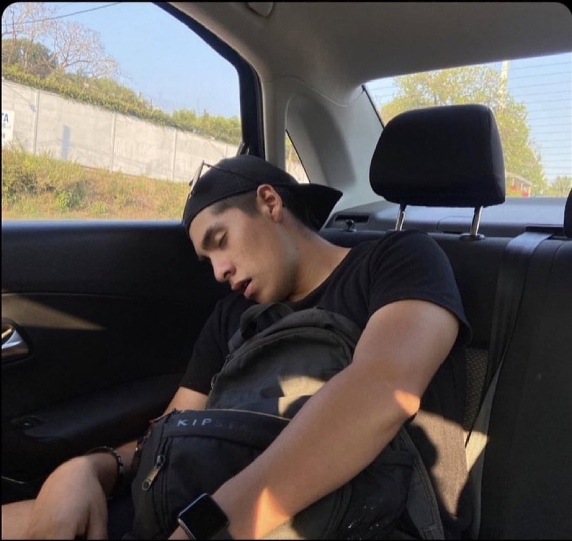 s44nti's tweet photo. “hagamos un viaje por carretera”

yo todo el viaje: https://t.co/4iKtuwcaGn