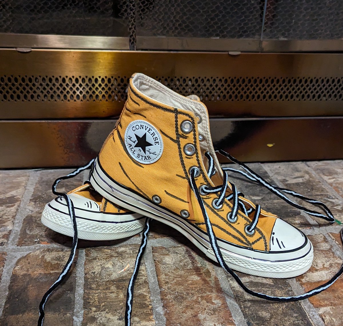 nerdheroine's tweet photo. I made my shoes into comic shoes. https://t.co/wsHt5jHM7Q