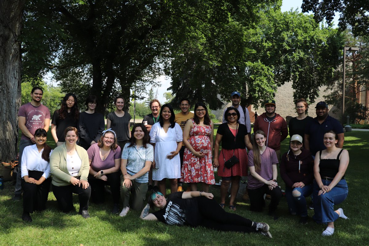 Celebrating the babies-to-be of <a href="/priyankamittap5/">Priyanka Mittapelly</a> and <a href="/AshaWijerathna/">Dr. Asha Wijerathna (she/her)</a> (future entomologists!) with members of the @BoydMori and <a href="/MayaEvenden/">Dr. Maya Evenden</a> labs! #celebrate  <a href="/BeetleNeedle/">Quiz</a> 📸