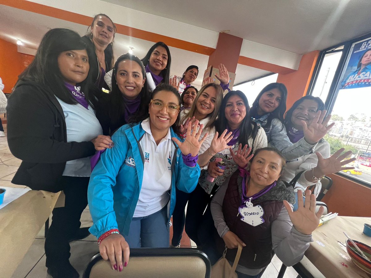 MRAMejia's tweet image. 💜Estas son algunas instantáneas del encuentro con mujeres lideresas y @LuisaGonzalezEc. La Revolución Ciudadana Mejía presente en estos procesos qué fortalecen la democracia y la participación de la mujer.
@GisseGarzonM
#VolveremosASerPatria 
#ElPoderRegresaAlPueblo
