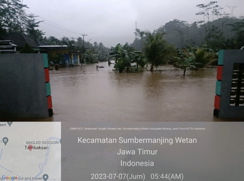 Yang mau ke pantai d tunda dulu aja gais, ada pohon roboh, ombak lagi besar juga lut pasang dan sitiarjo siaga banjir <a href="/infomalang/">Info Malang</a>