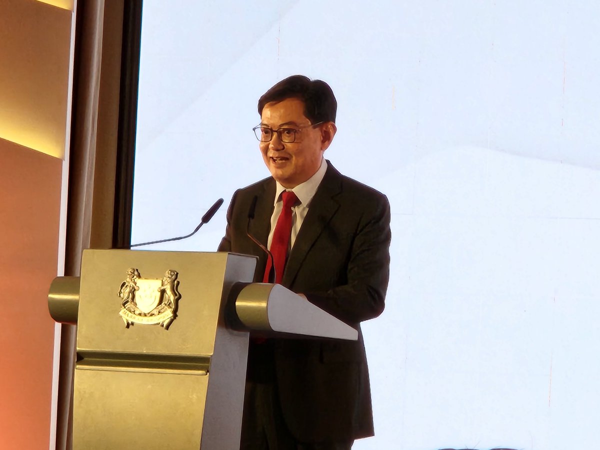 kentchew's tweet photo. Good keynote address by Deputy Prime Minister Heng Swee Keat at UBS Family Office Forum: Forging legacies, impacting generations.
#ubs #SGDPM #hengsweekeat
 #sustainable #fintech #socialimpact #investments #digitalization #fintech https://t.co/zeyidhmPLE